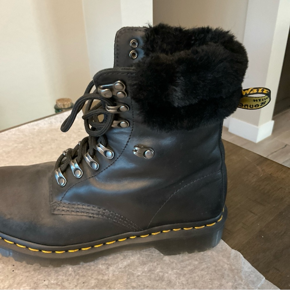 DR. MARTENS Serena Black Faux Fur Lined Combat Boots Black Women's Size 8 - Picture 9 of 16